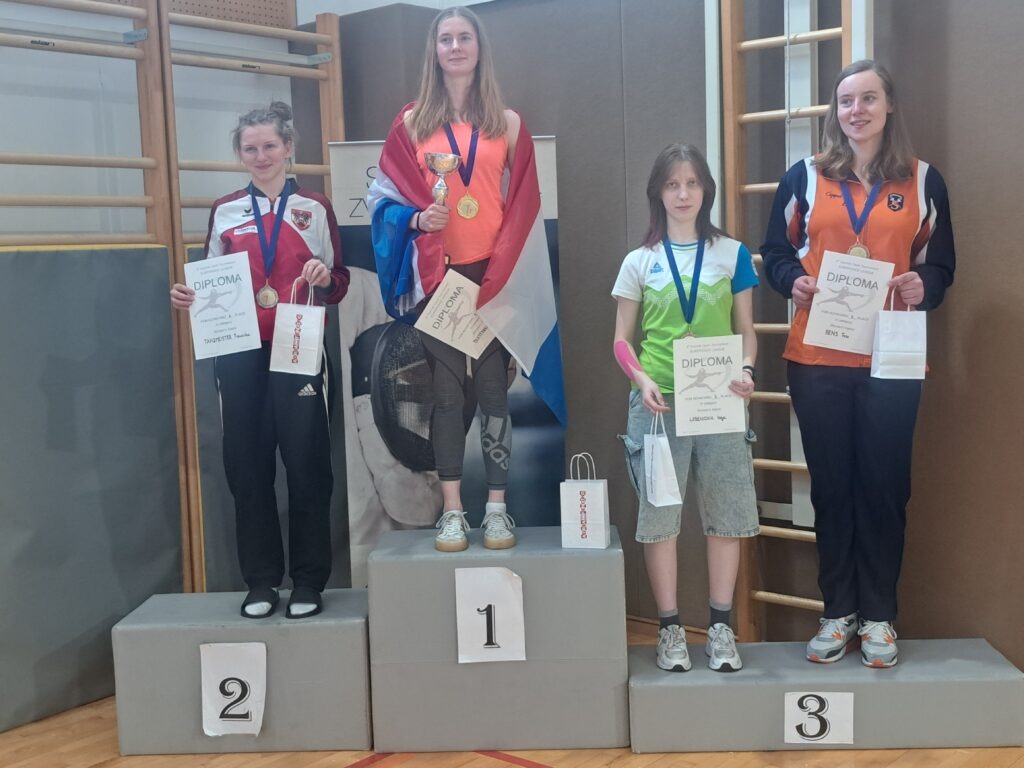 Podestpl&auml;tze im Damen-S&auml;bel f&uuml;r Franziska Tanzmeister und Tess Bens (beide ASC) beim EFL-Turnier in Kamnik (SLO)!